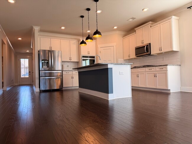 Photo - 178 Redcroft Dr