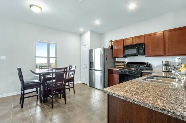 Photo - 8903 Grey Elm