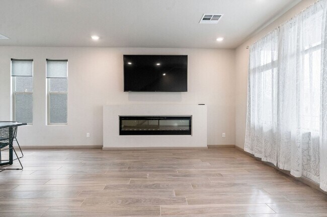 Photo - stunning 3-bedroom, 2.5-bathroom Tri Level Home