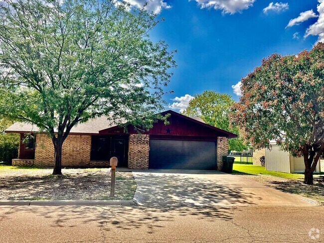 Building Photo - 2100 Fairway Terrace Rental