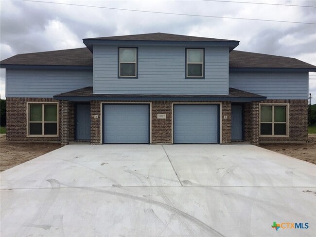 Building Photo - 935 Brookview Dr