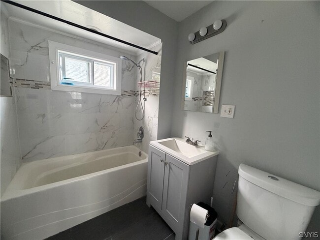 Photo - 1628 Steuben St