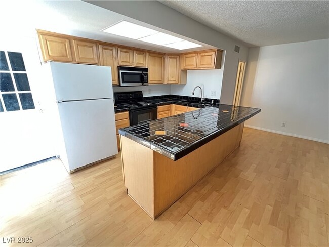 Photo - 913 Willow Tree Dr