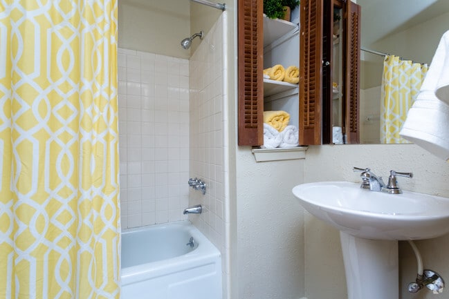 2BR,2BA-909sft