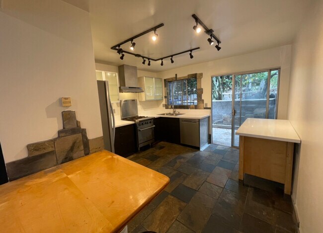 Kitchen - 1320 Mohawk St Apartments Unit 3