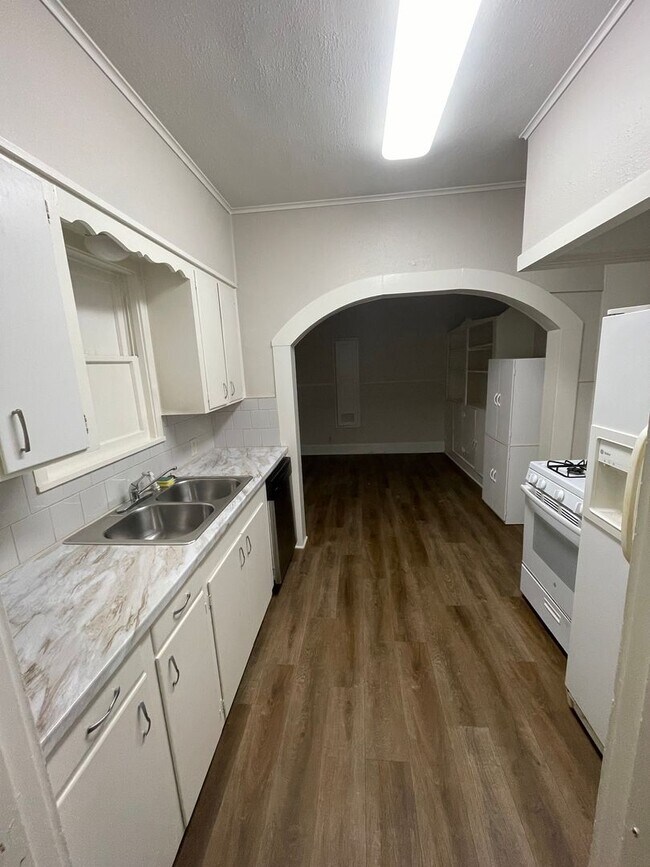 Photo - Beautiful One Bedroom Unit in Broadmoor