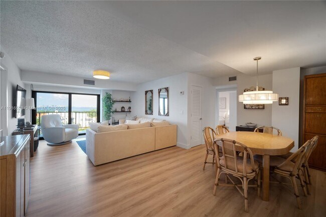 Photo - 77 Crandon Blvd Unit 10C