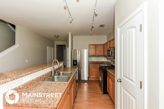 Photo - 2015 Lincoln Rd