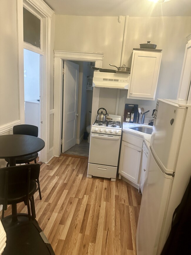 Building Photo - 76 Maple St Unit 4 Rental