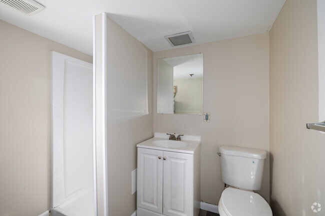 2BR, 1BA - Bathroom - 17 Juliustown Rd