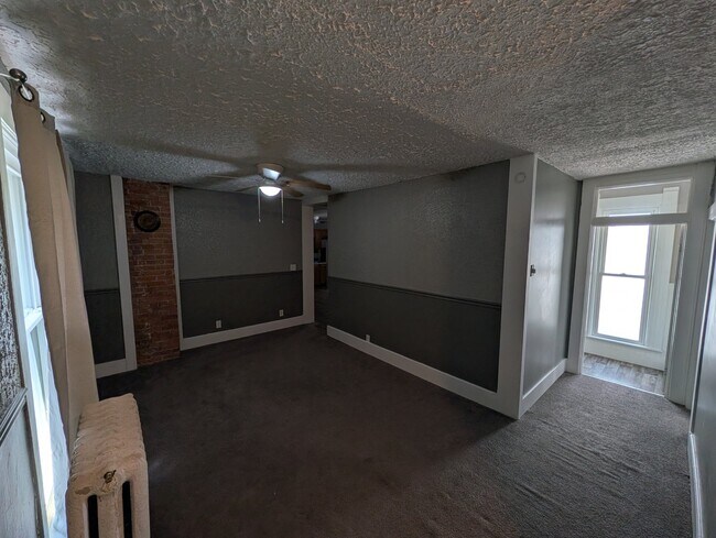 Photo - 130 1/2 W North St