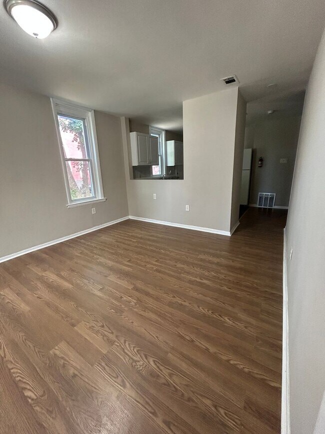 Photo - 1458 Kenwood Ave Unit 1458 Kenwood Ave  1