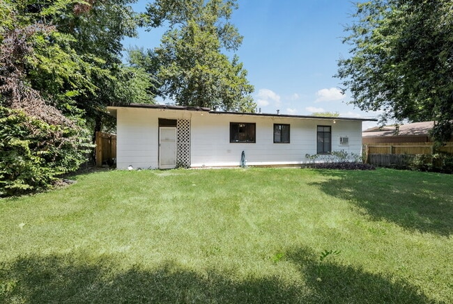 Photo - 418 Saratoga Dr