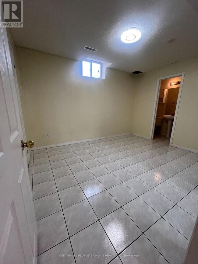 Photo - 558 Kaiser Dr