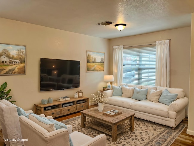 Photo - Large 4 bedroom/2.5 bath conveniently located to Lackland AFB! Move-in Ready!