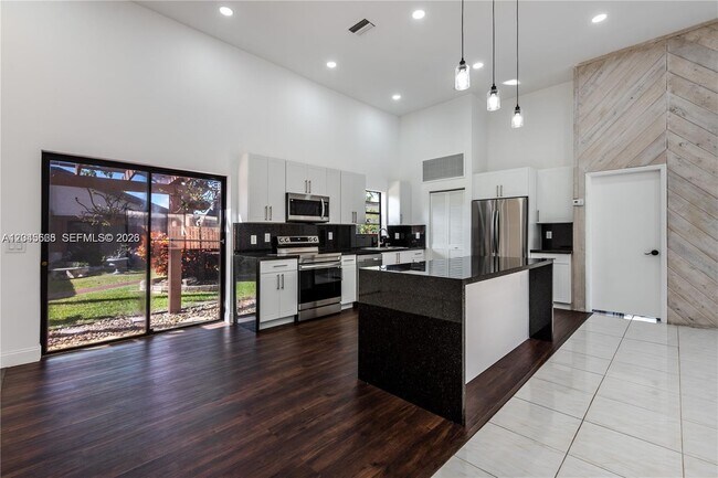 Photo - 601 Leslie Dr