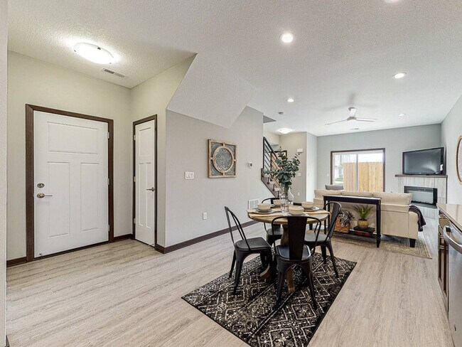 Stratford Crossing Townhomes - 1046 NW Victoria LN