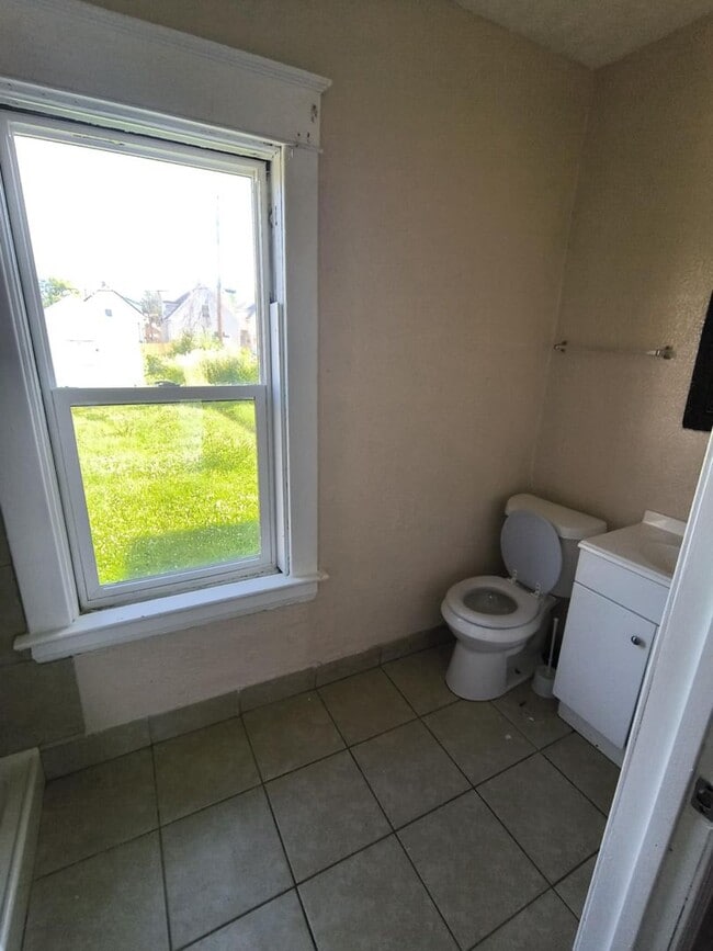 Photo - Spacious 3 Bedroom 1 Bath Located in East ...