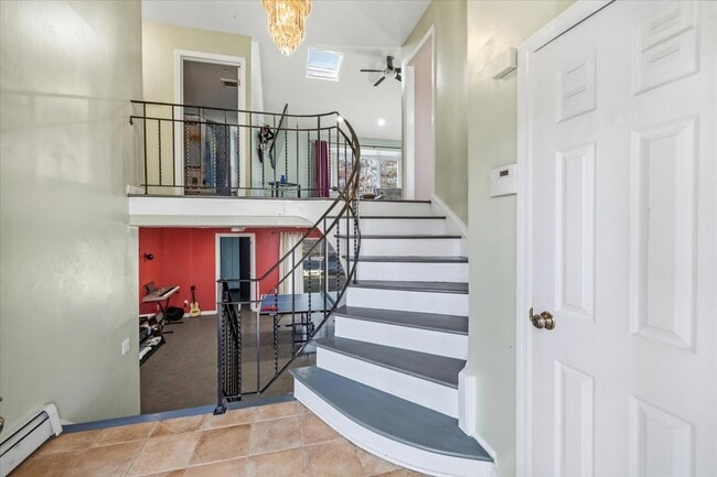 Photo - 682 Floyd St