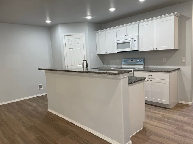 Photo - New 3/2/2 Duplex in Northwest Lubbock Unit B