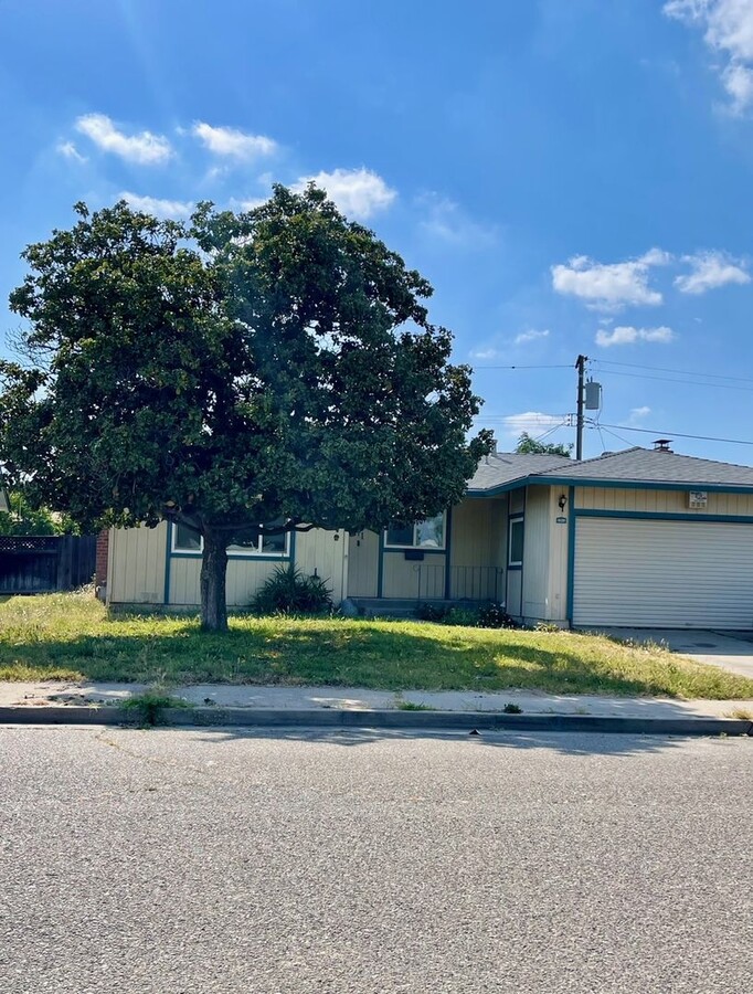Photo - 1561 Austin St House