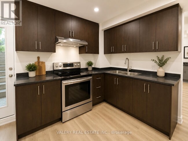 Photo - 1683 Moongate Crescent Unit Lower