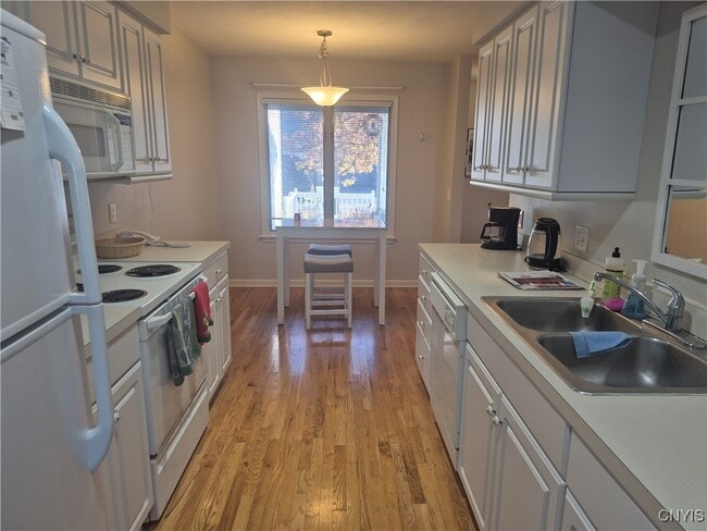 Photo - 331 Summerhaven Dr N