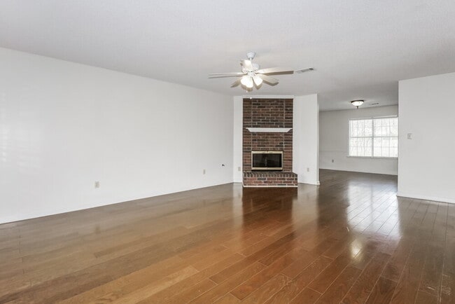 Photo - 1400 Milestone Dr