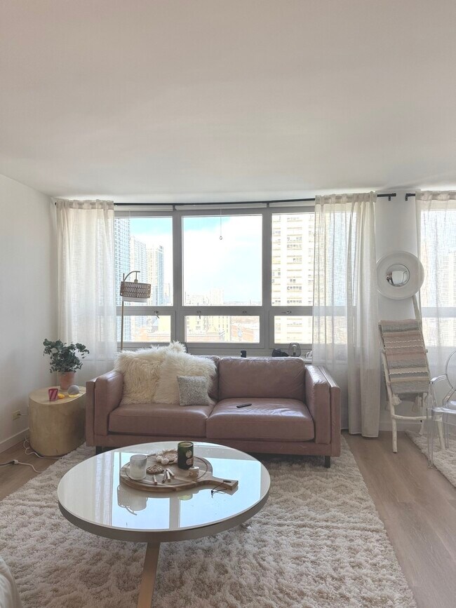 Photo - 88 W Schiller St Unit 1707