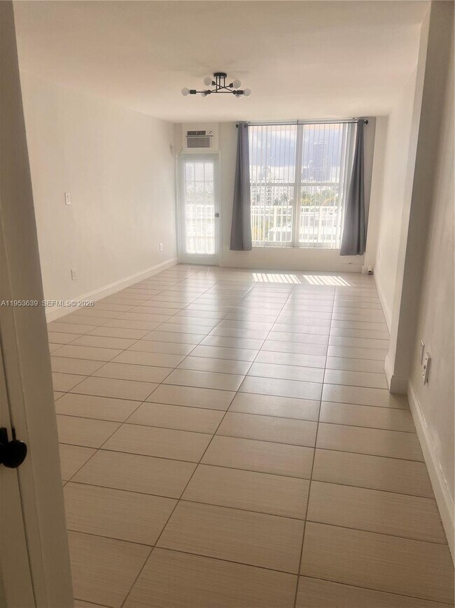 1300 Lincoln Rd Unidad B902