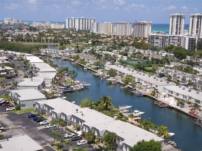 Photo - 2500 Parkview Dr Unidad 2012