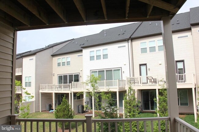 Building Photo - 4975 Longmire Wy