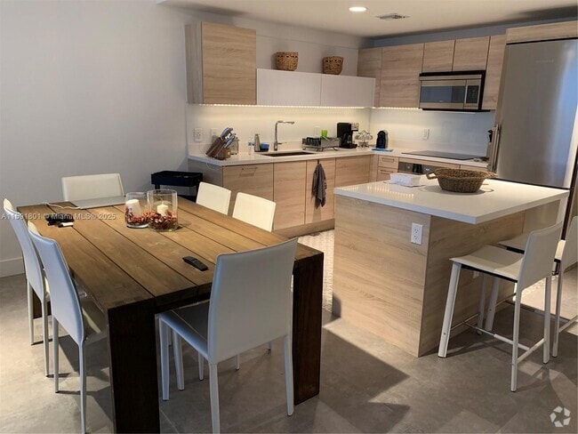 Building Photo - 16385 Biscayne Blvd Unit 1417 Rental