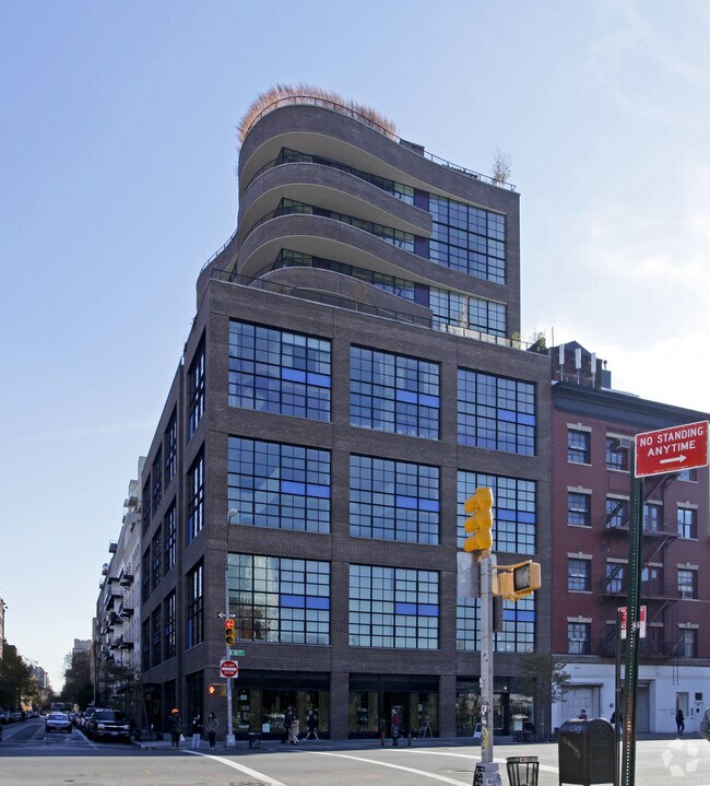 Primary Photo - 456 W 19th St