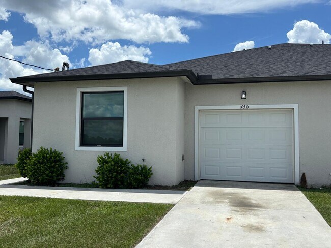 Building Photo - Lehigh Acres Beautiful 2 bdrm/2 bath Plus ... Rental