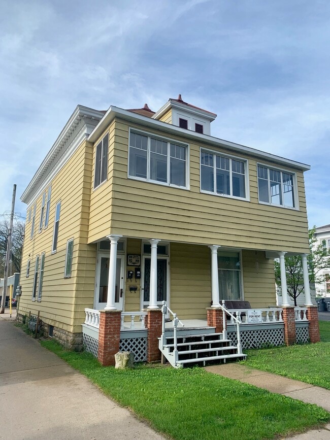 Building Photo - 912 Main St Rental
