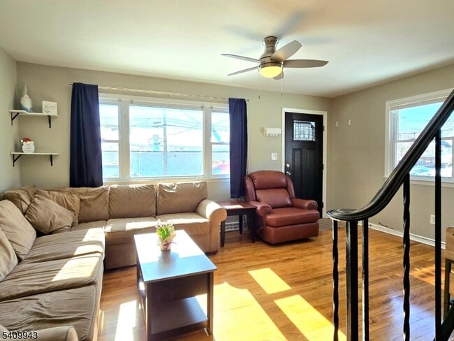 Photo - 708A Farrand St