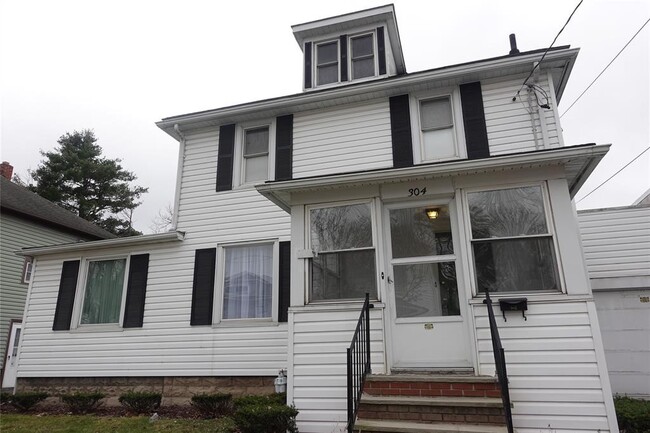 Building Photo - 304 Massachusetts Ave