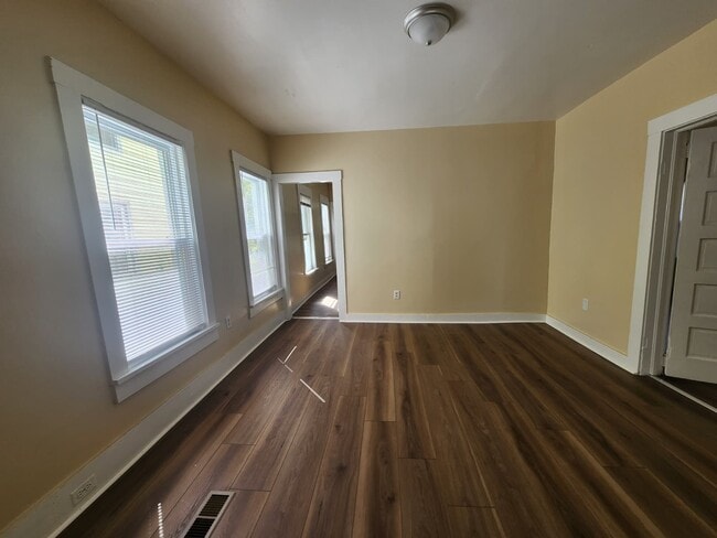 Building Photo - 722 Winchester Ave Unit 1