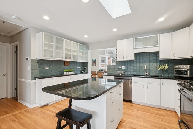 Photo - 689 E Illinois Rd