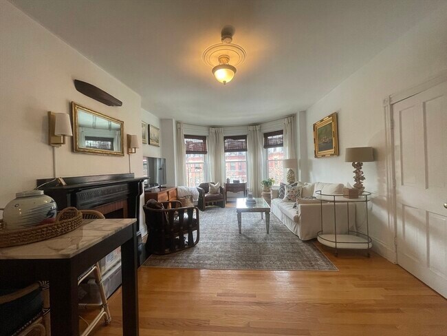 Photo - 218 Newbury St Unidad 3F