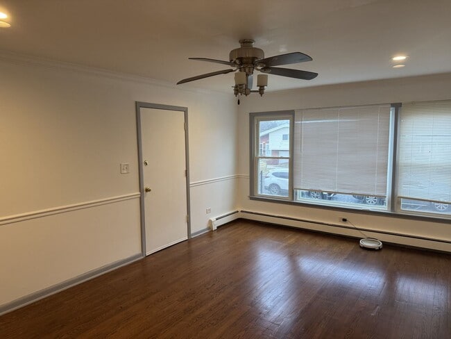 Photo - 15214 Woodlawn Ave Unit 1