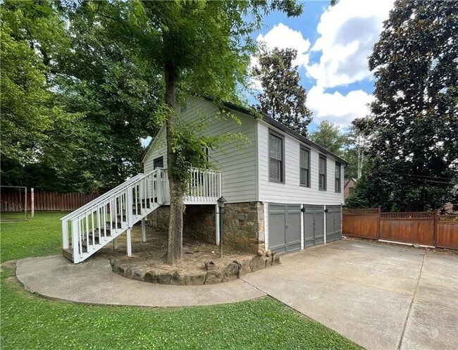 Photo - 1539 N Morningside Dr NE