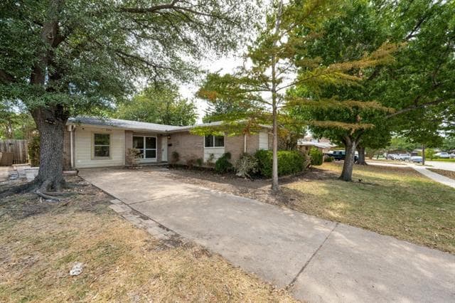 2314 Briarwood Ln