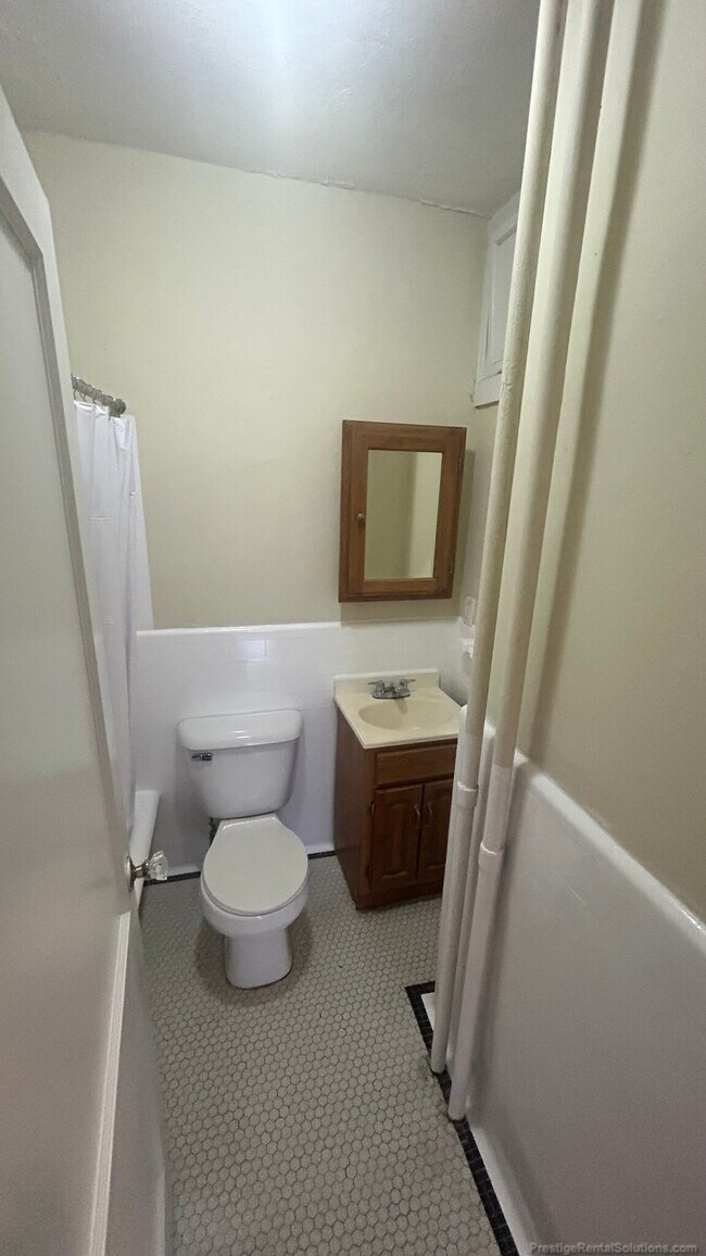Photo - 223 Essex St Unidad 26