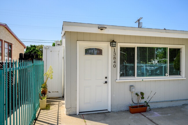 Photo - 13840 Community St