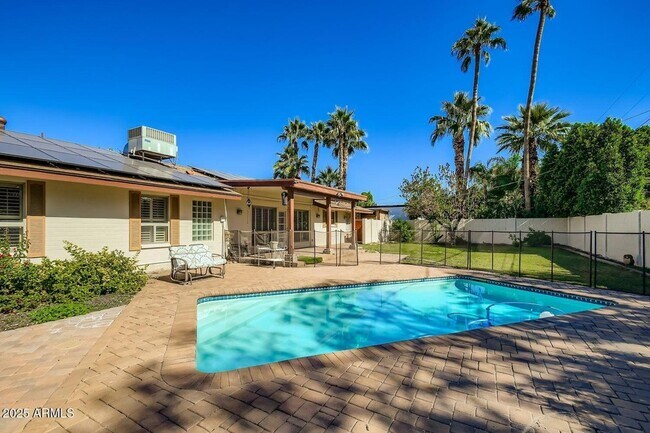 Photo - 201 W Diana Ave