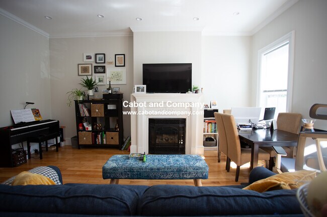 Photo - 637 Tremont St Unit 1
