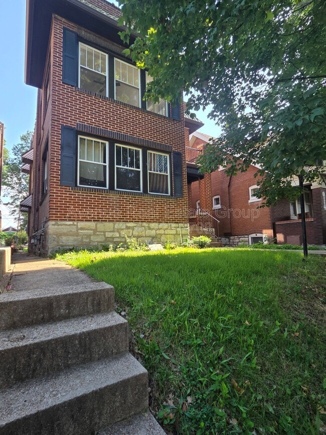Building Photo - 4956 Holly Hills Ave