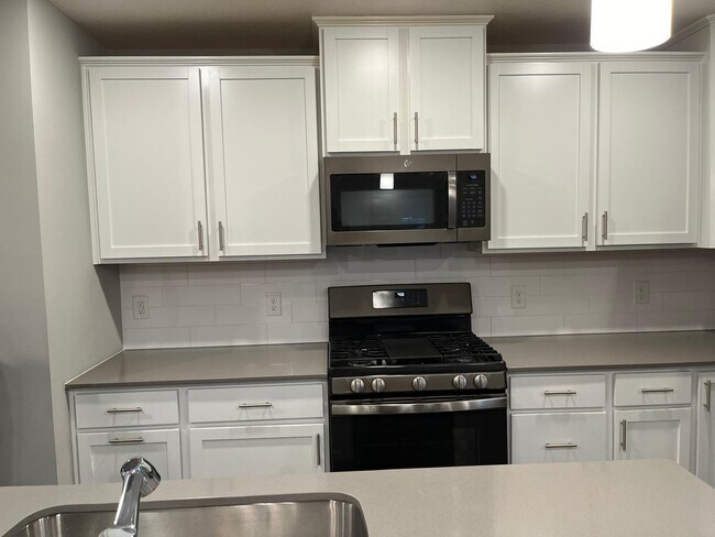 Photo - Stunning End Unit 3bed 3bath Townhome in W...